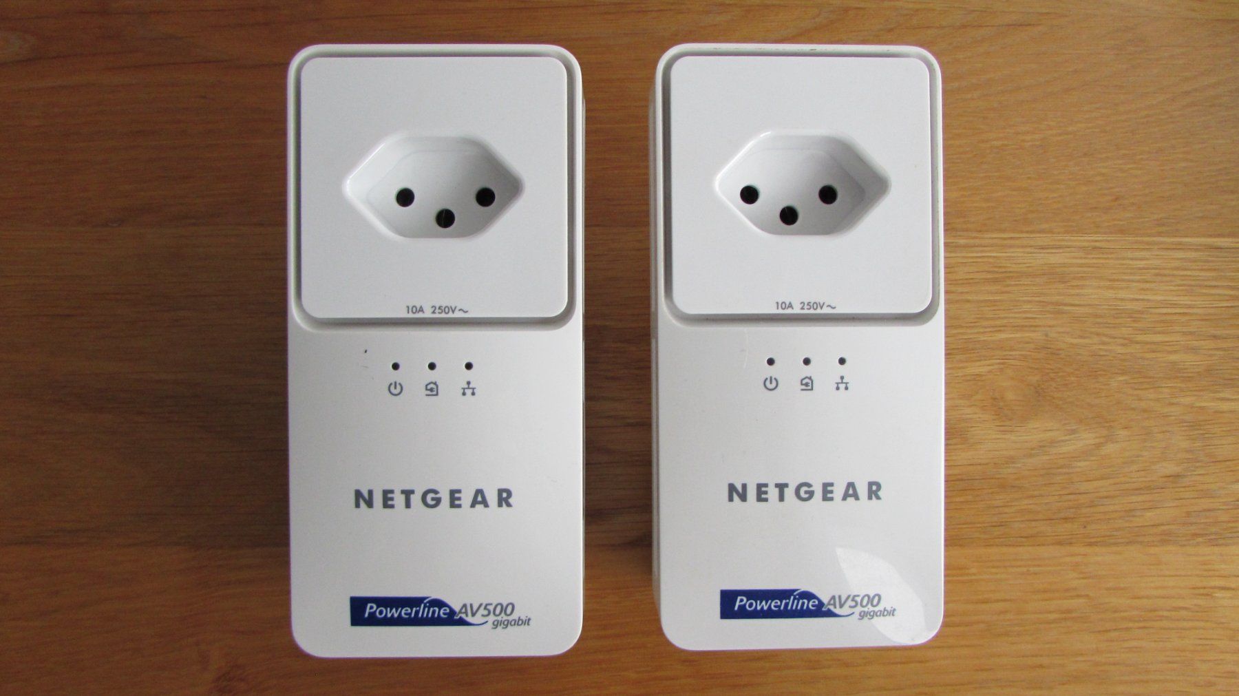 Unità & Adattatore: 2x Netgear Powerline AV500 Gigabit Adapter – Usato da Weesen venduto da Travelersplace