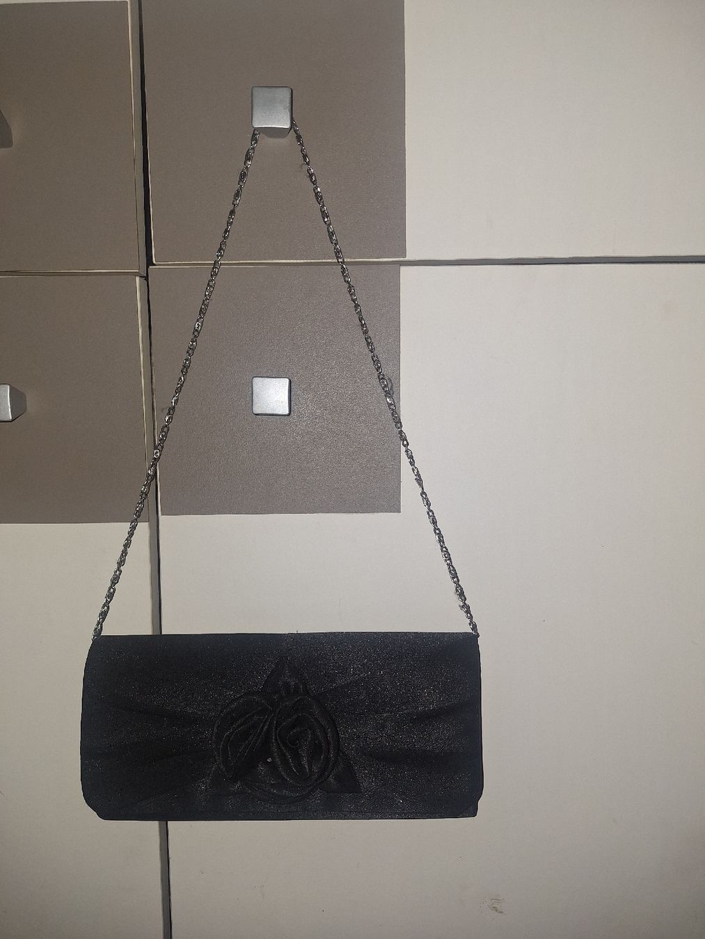 Borse da donna: Elegante schwarze Abendtasche mit Kette – Nuovo (secondo la descrizione) da Wynau venduto da Ziegler_Secondhand