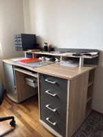 Schreibtisch mit viel Stauraum, ideal fürs Homeoffice!