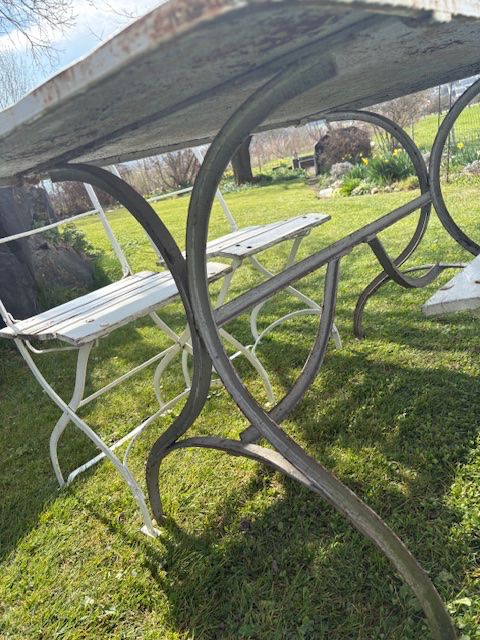 Set di tavolo e panche: Gartentisch mit Stühlen antik – Usato da Horn venduto da Pane16 3