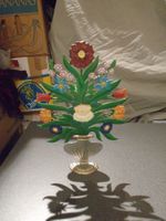 Blumenstrauss in Vase, Metall, zum Aufhängen