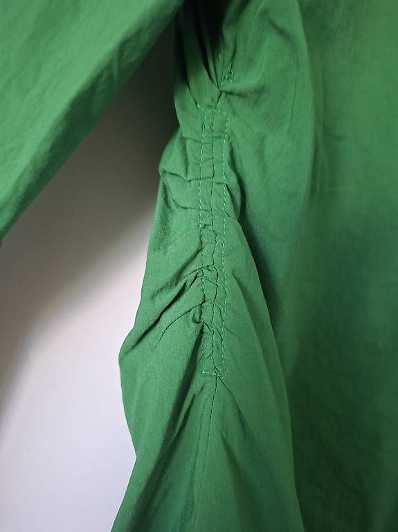 Blusen: Grüne Bluse von Mango (MNG)  Grösse S – Gebraucht aus Affoltern am Albis von Feather 1