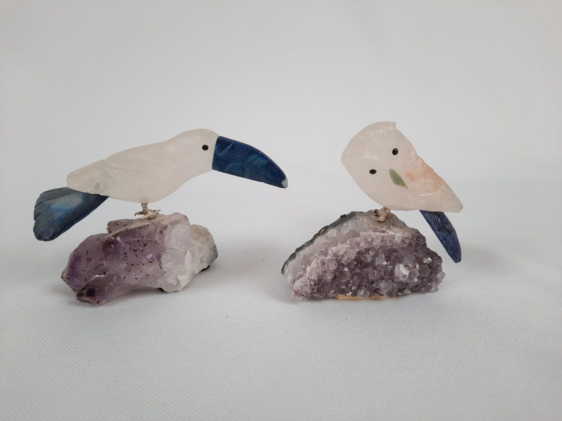 Mineralien & Heilsteine: Tukan & Eule aus Edelstein auf Amethyst – Gebraucht aus Beinwil am See von Restwert_Beinwil