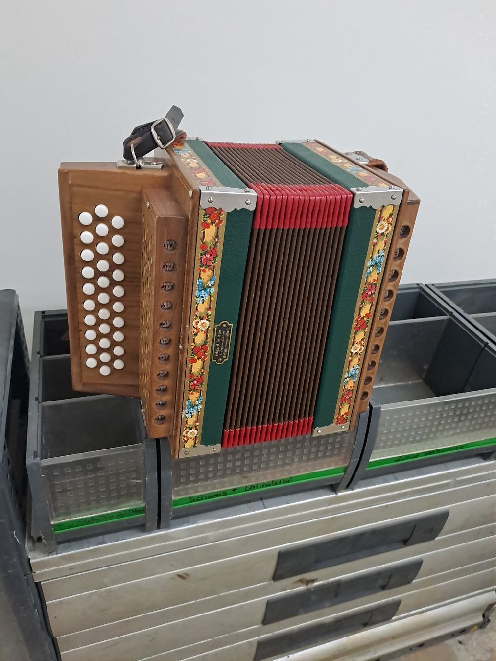 Strumenti musicali: schwyzerorgeli ton B – Usato da Villeneuve venduto da BibiVintage 4