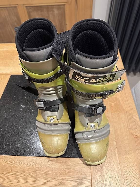 Scarpa Scarpe da uomo: Chaussures randonnée Scarpa 29.5 – Usato da Ste Croix venduto da Barjot