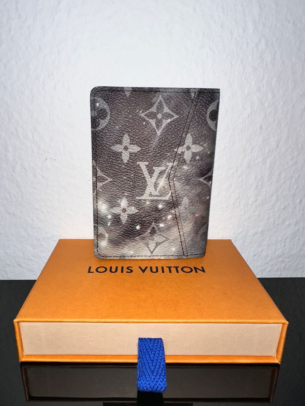 Louis Vuitton Portafogli: 💫Louis Vuitton Galaxy Pocket Organizer💫 – Nuovo (secondo la descrizione) da Zürich venduto da swizzmember 1