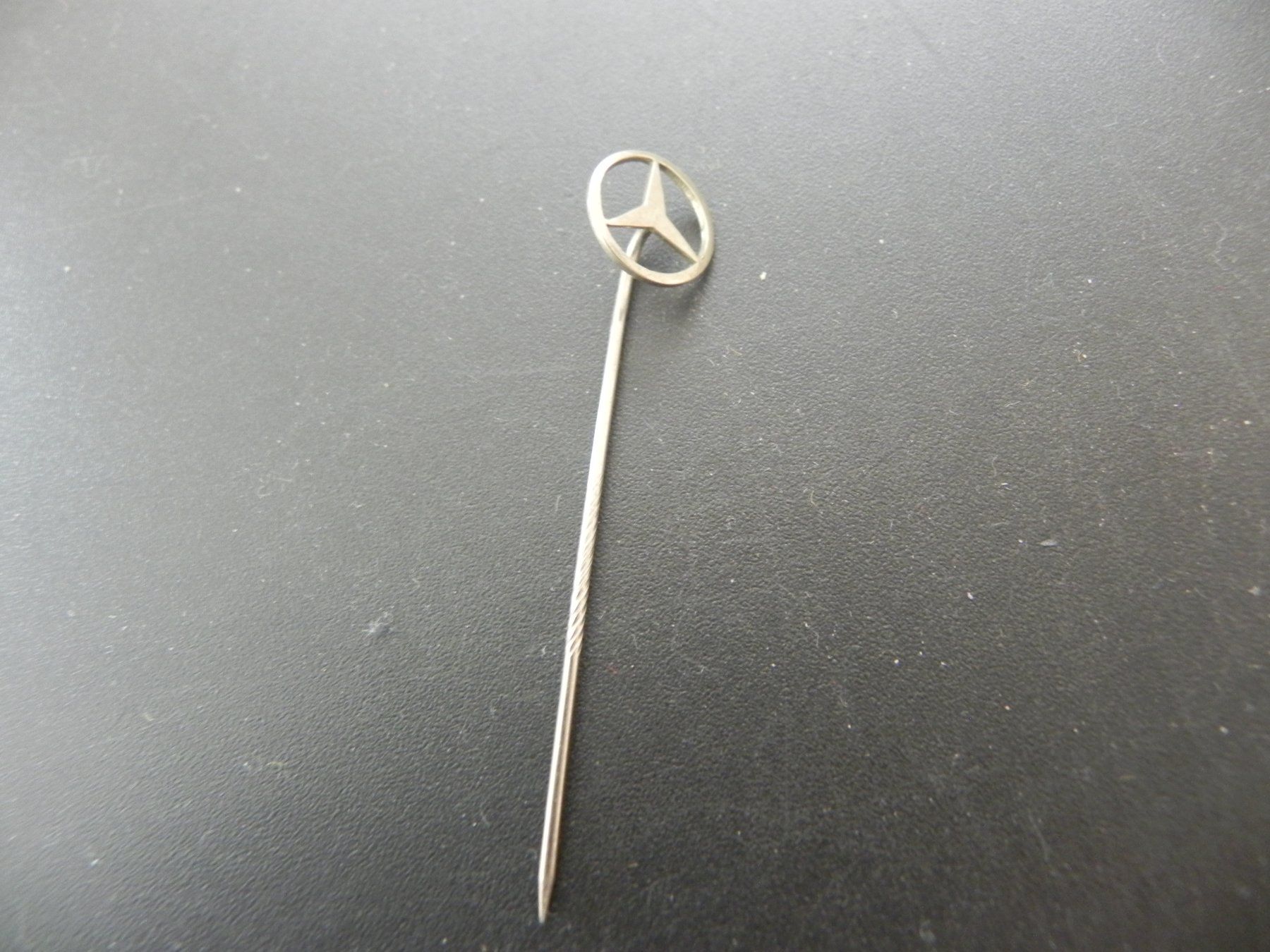 Broches & Aiguilles: Altes Abzeichen Mercedes Benz – D'occasion à Biel/Bienne par Gogolozi