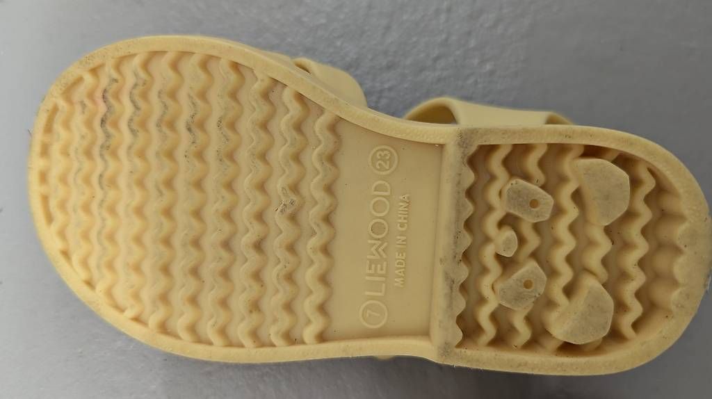 Scarpe per ragazzi: LIEWOOD Badeschuhe Gr. 23 – Usato da Seuzach venduto da louisa. 1