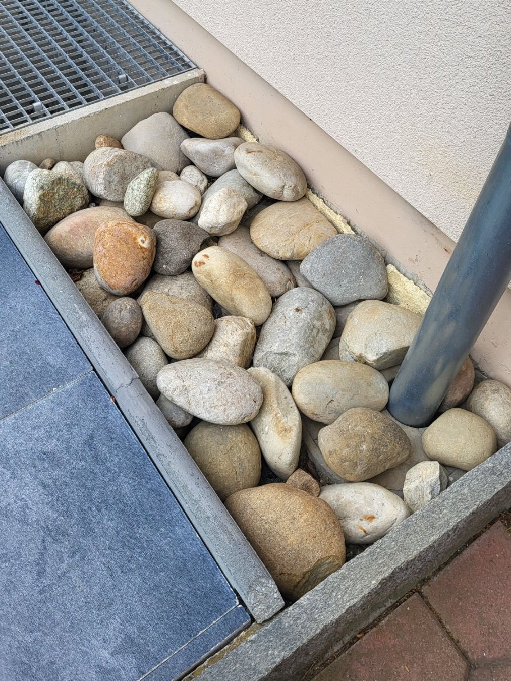 Pierres de constructon: Flusssteine, Bollensteine – D'occasion à Schönenwerd par Monaaa03 1