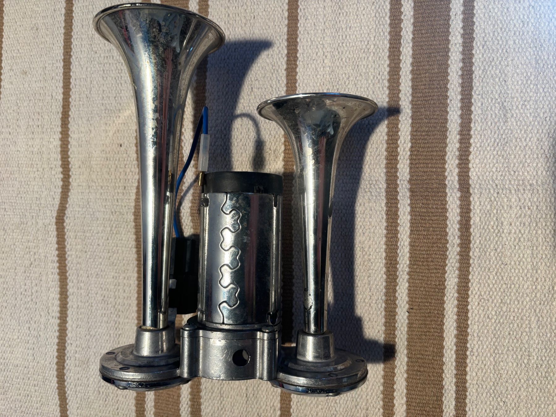 Tutti pezzi di ricambio auto: Auto Hupe / Horn – Usato da Tobel venduto da Sunset
