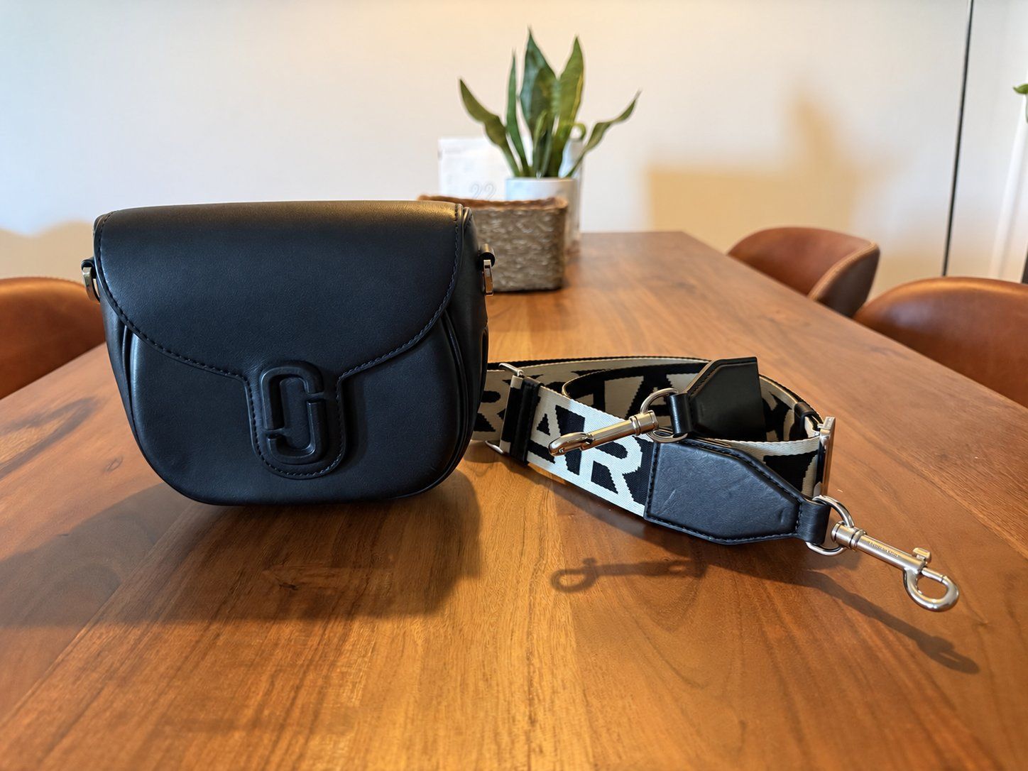 Marc Jacobs Sacs femmes: Marc Jacobs The Small Saddle – D'occasion à Brüttisellen par sharon68 1