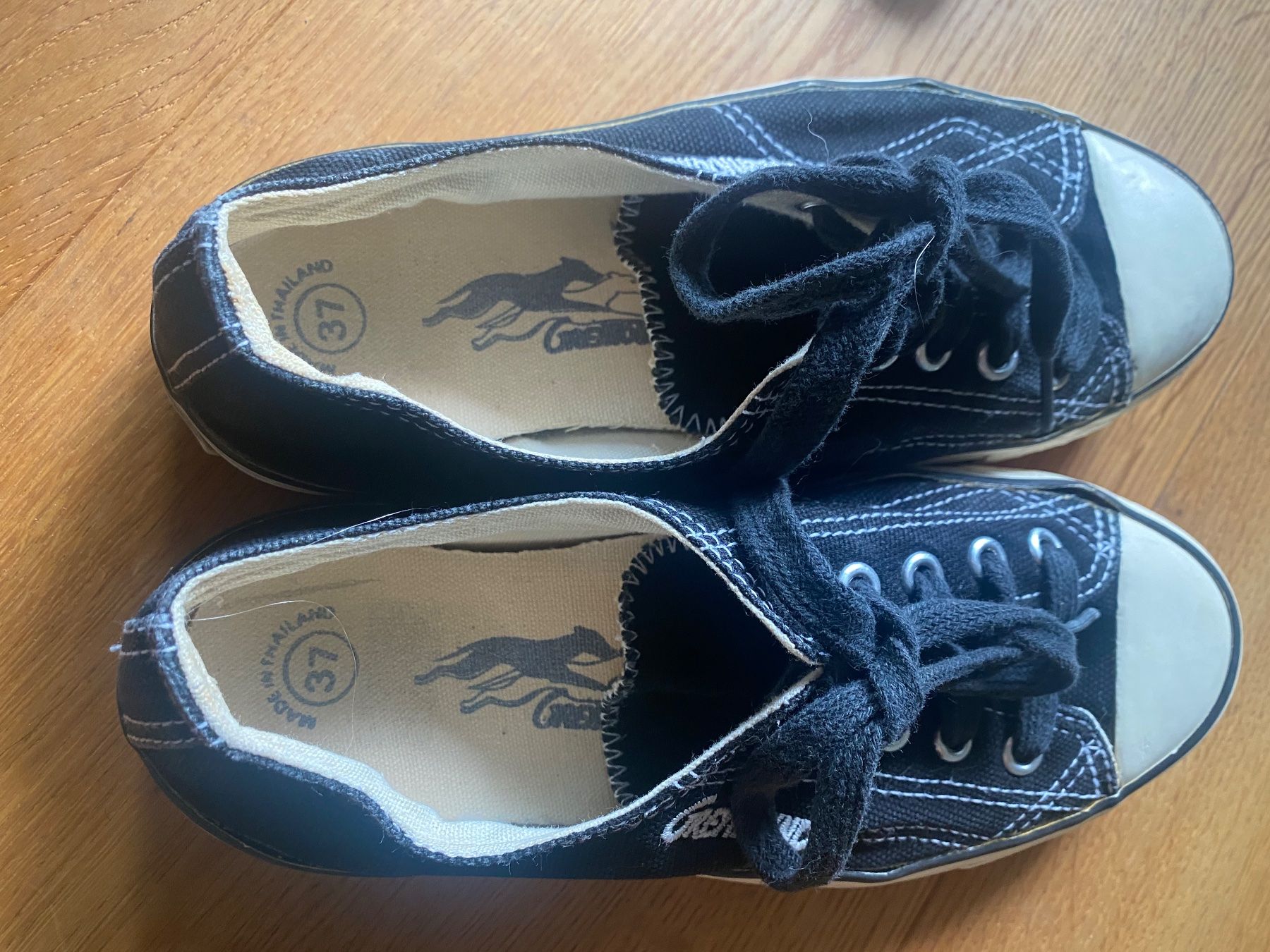 Herrenschuhe: Baskets Greyhound schwarz-weiss / blanc-noir. Taille 37 – Gebraucht aus Gümligen von Xochitl 9