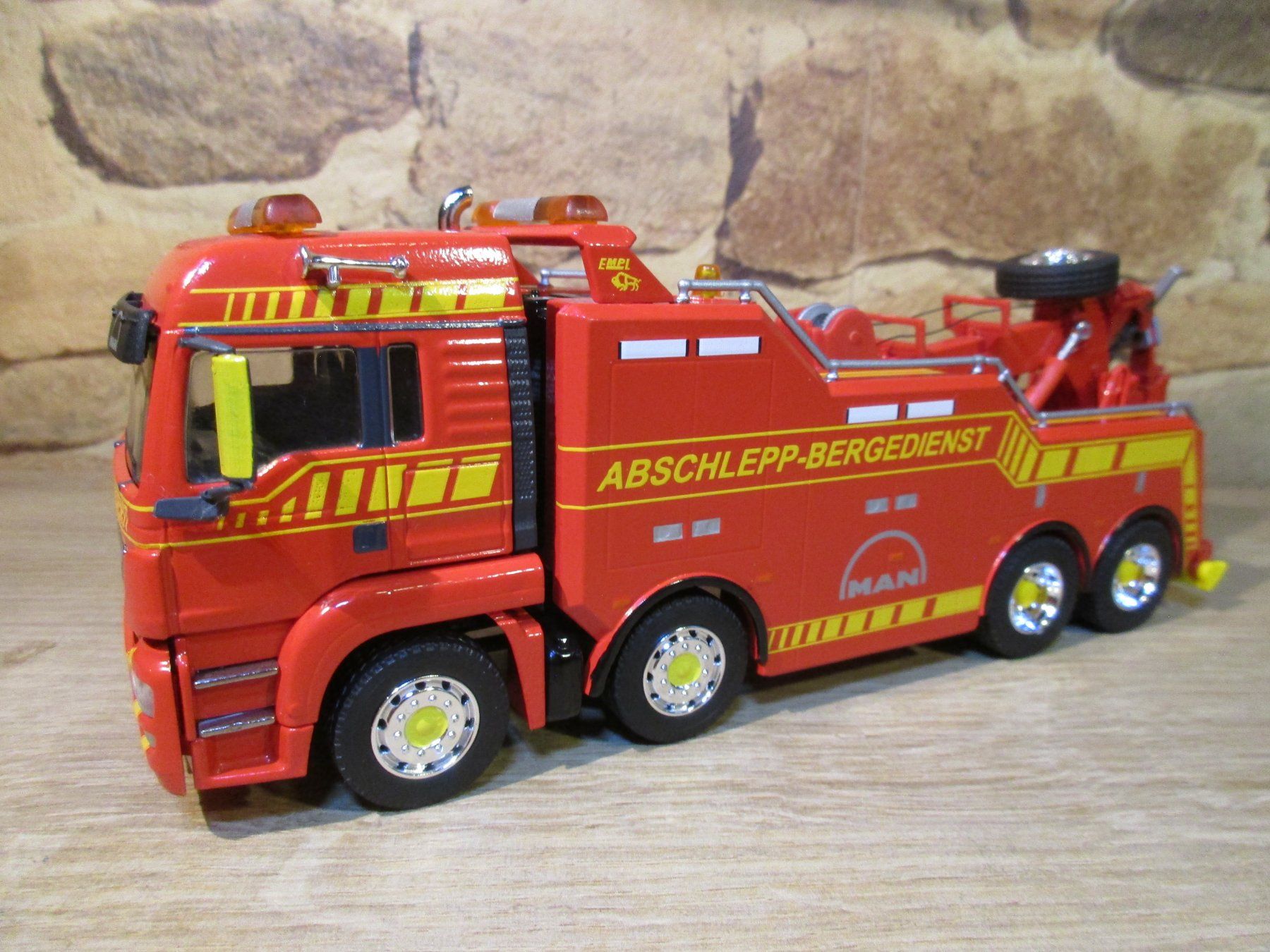 Conrad Kit di modellismo & Modellini statici: Conrad  1:50   MAN Abschleppwagen – Usato da Ennetmoos venduto da Truckdiver 1