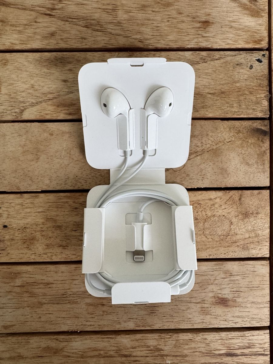 Apple Cuffie: Apple EarPods Neu – Usato da Basel venduto da lid_2ch5 2