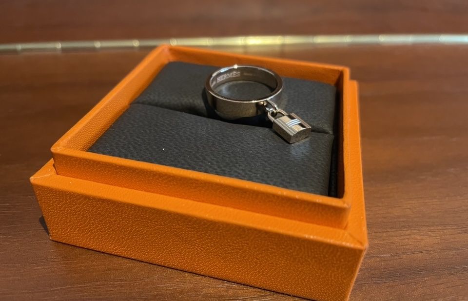 Hermès Anelli: Bague Hermès Clochette – Nuovo e nell'imballaggio originale da Jouxtens-Mézery venduto da candyperky 2