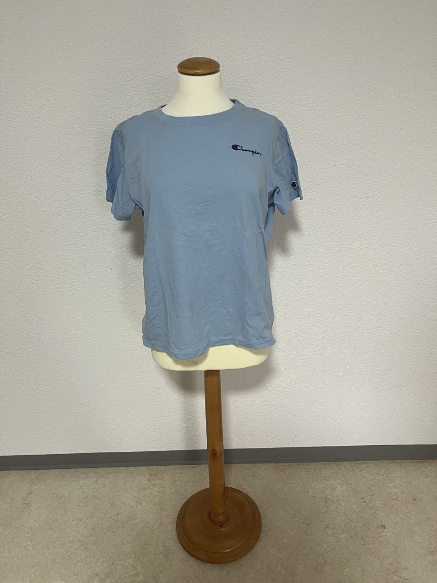 Champion T-shirt: Champion T-Shirt hellblau Grösse M – Usato da Thalheim venduto da karmabis_