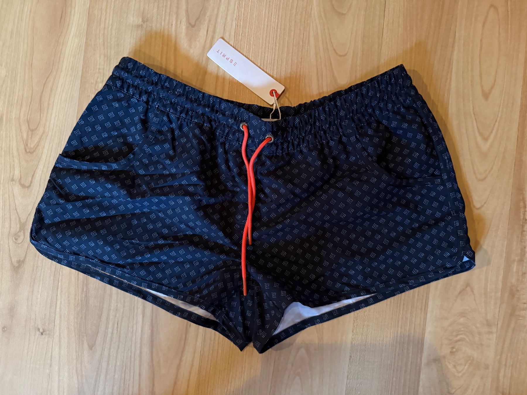Esprit Pantaloni: Esprit Shorts – Nuovo (secondo la descrizione) da Berneck venduto da moonrise01
