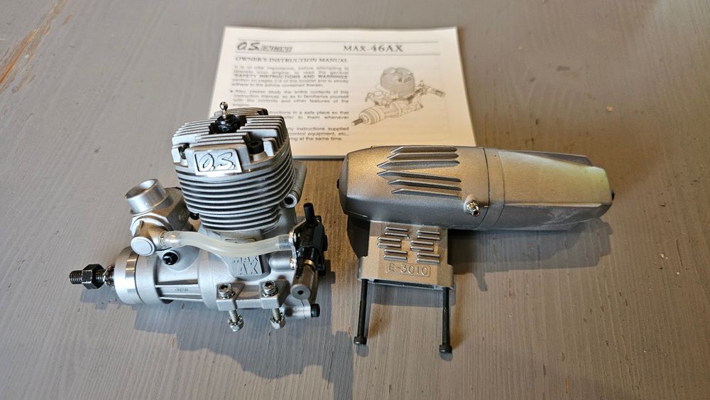 Neuer OS MAX 46AX Flugzeugmotor mit Schalldaempfer O.S. MAX (Neu ...