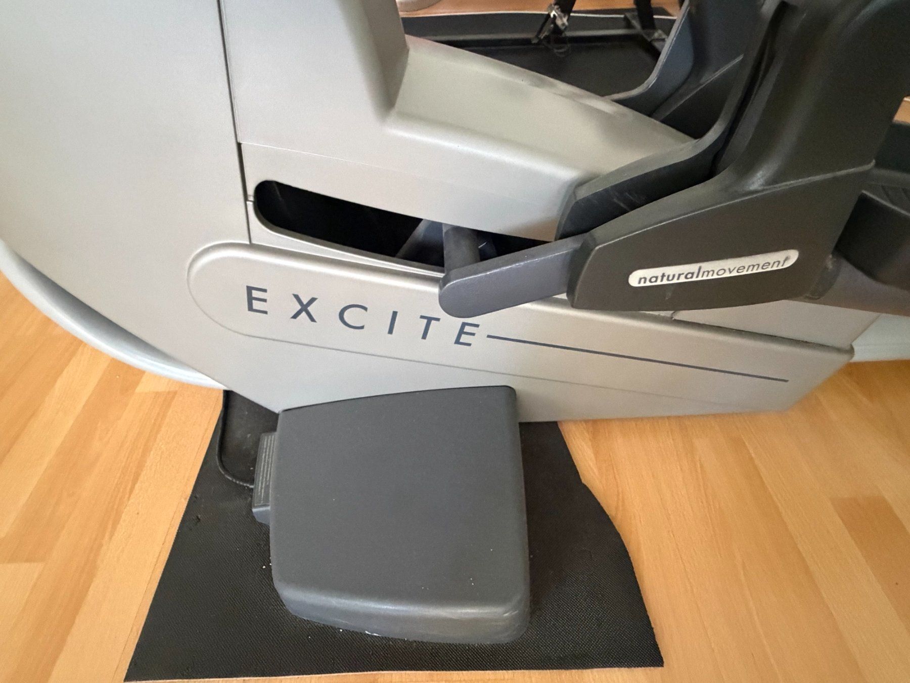 Technogym Vélos d'appartement: Profi-Crosstrainer Technogym Excite Synchro 700IP – D'occasion à Allschwil par lazui 3