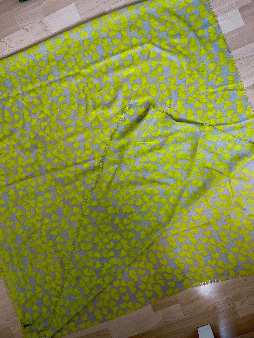 Foulard & Sciarpe: Part Two: leichtes, riesiges Tuch, gelb/grau gemustert – Usato da Luzern venduto da ellitussi 1