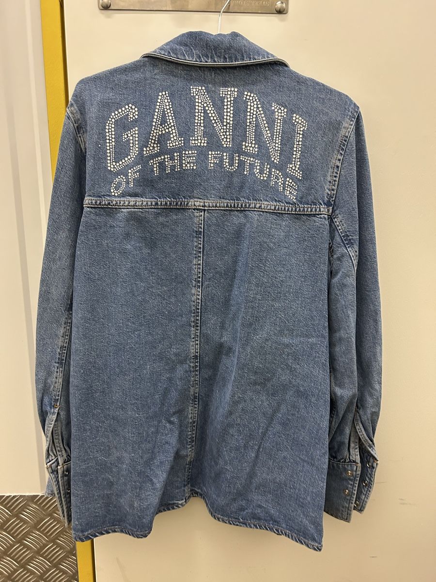 Ganni Camicette: Jeanshemd Ganni – Usato da Schlieren venduto da LucyGre 1
