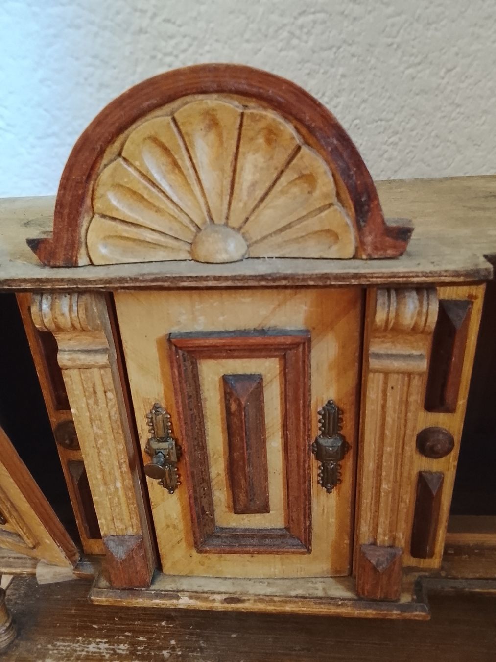 Credenze: Antikes Miniaturen-Buffet mit Besteck, restaurationsbedürfti – Usato da Kloten venduto da sus_2jb9 1
