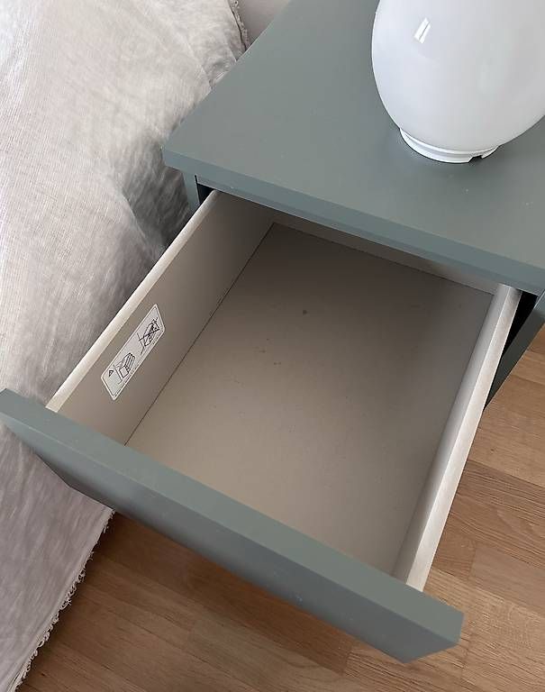 Comodini: Toller Ikea Nachttisch, graugrün – Usato da Solothurn venduto da laau1997 2