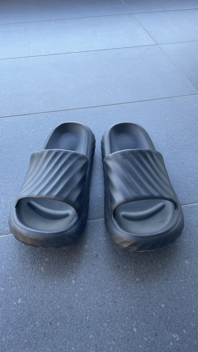 Scarpe da donna: Ciabatte nere comode taglia 40-41 – Nuovo (secondo la descrizione) da Coldrerio venduto da ari_d9py 2