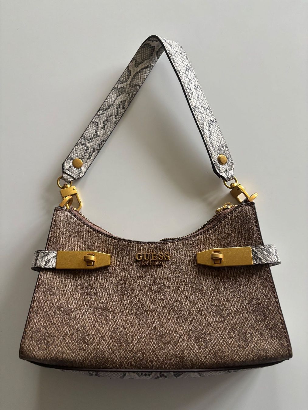 Guess Borse da donna: GUESS Baguette/Shoulder Handtasche mit Python Prägung – Nuovo (secondo la descrizione) da Rapperswil SG venduto da wunderkiste03