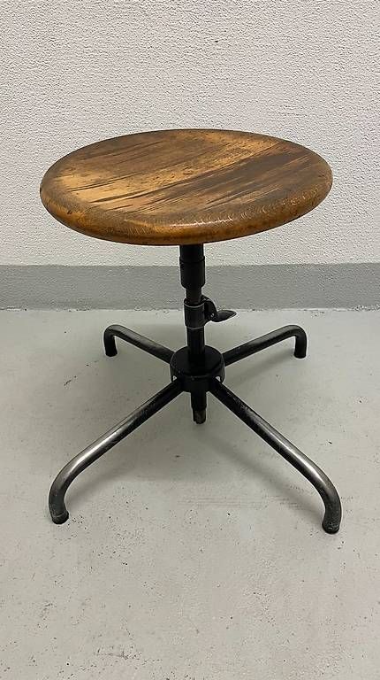 Sgabelli: Atelierhocker Werkstatthocker Holz Hocker – Usato da Aarburg venduto da Qin3ze