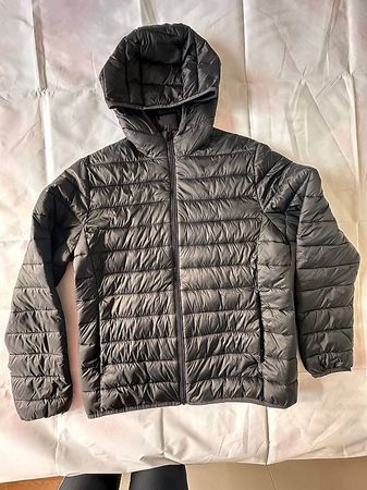 Doudoune légère C&A noire ? Taille M ? Neuve sans étiquette