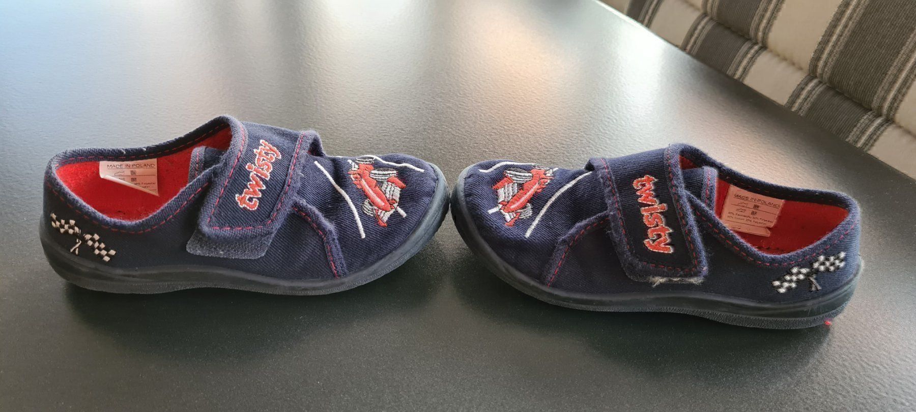 Scarpe per ragazzi: Finken Hausschuhe Gr.29 Rennauto – Usato da Obergösgen venduto da schesom