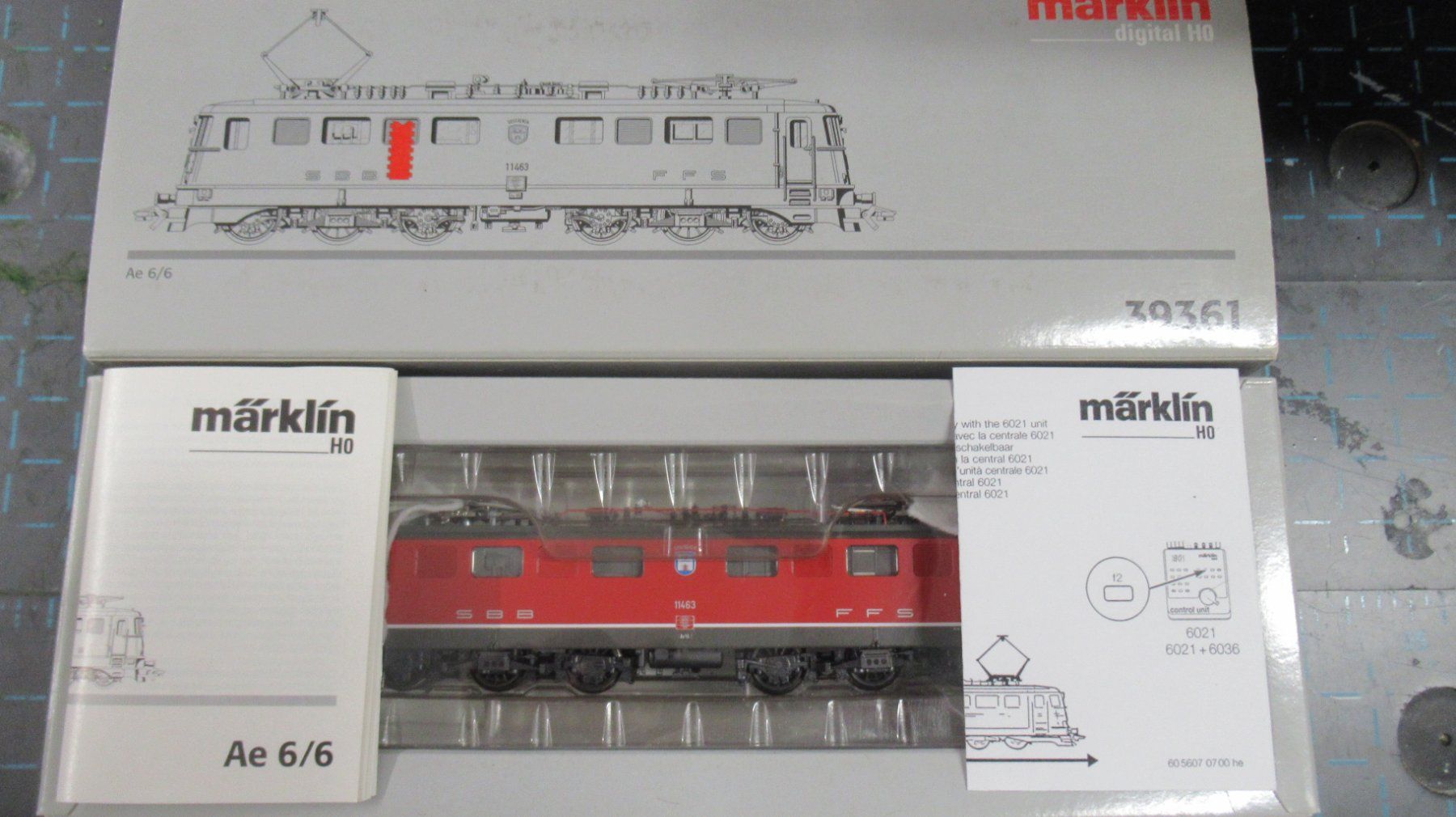 Märklin Modellini di ferrovie: Märklin Ae 6/6 "Göschenen" Digital dès 1.- – Nuovo (secondo la descrizione) da Martigny venduto da nevada98 5