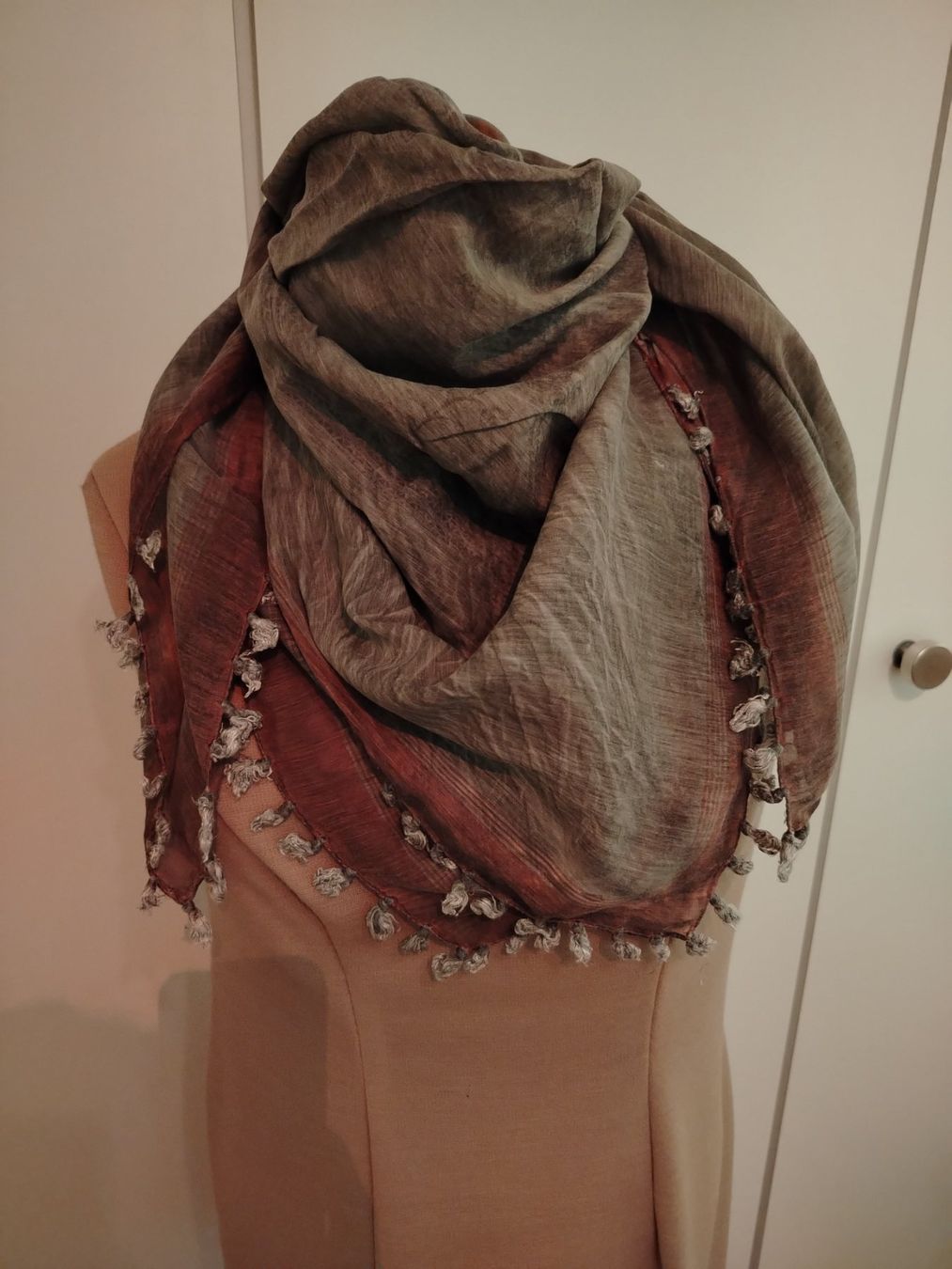 Foulards & écharpes: Wunderschöner Seidenschal – D'occasion à Schönenbuch par sop_n7zd