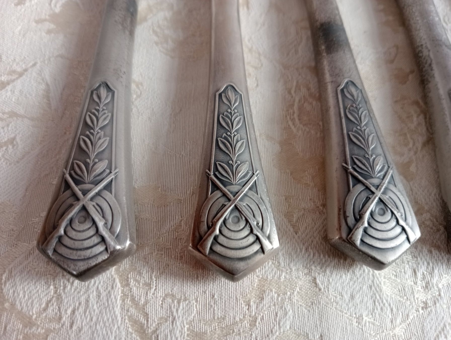 Besteck: 7 Messer 90/27 PEKA Schützengesellschaft Gewehre versilbert – Gebraucht aus Oberdorf BL von Barocki888 2