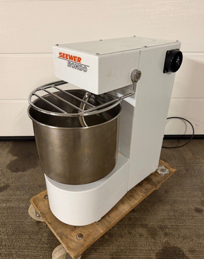 Elettrodomestici da cucina: Zürrer Seewer Rondo Teigknetmaschine Spiralkneter – Usato da Suhr venduto da KFK-MA