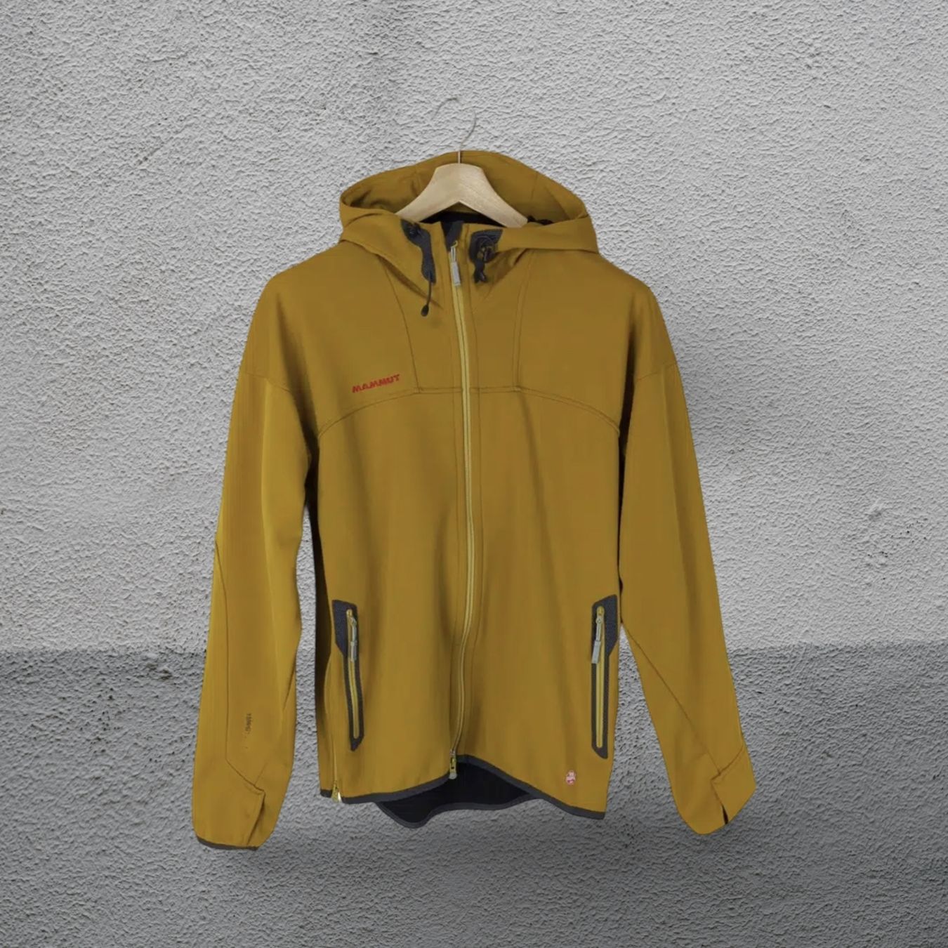Mammut Giacche: Veste softshell technique Mammut - Couleur ocre Taille L – Nuovo (secondo la descrizione) da Le Locle venduto da Threads_CH