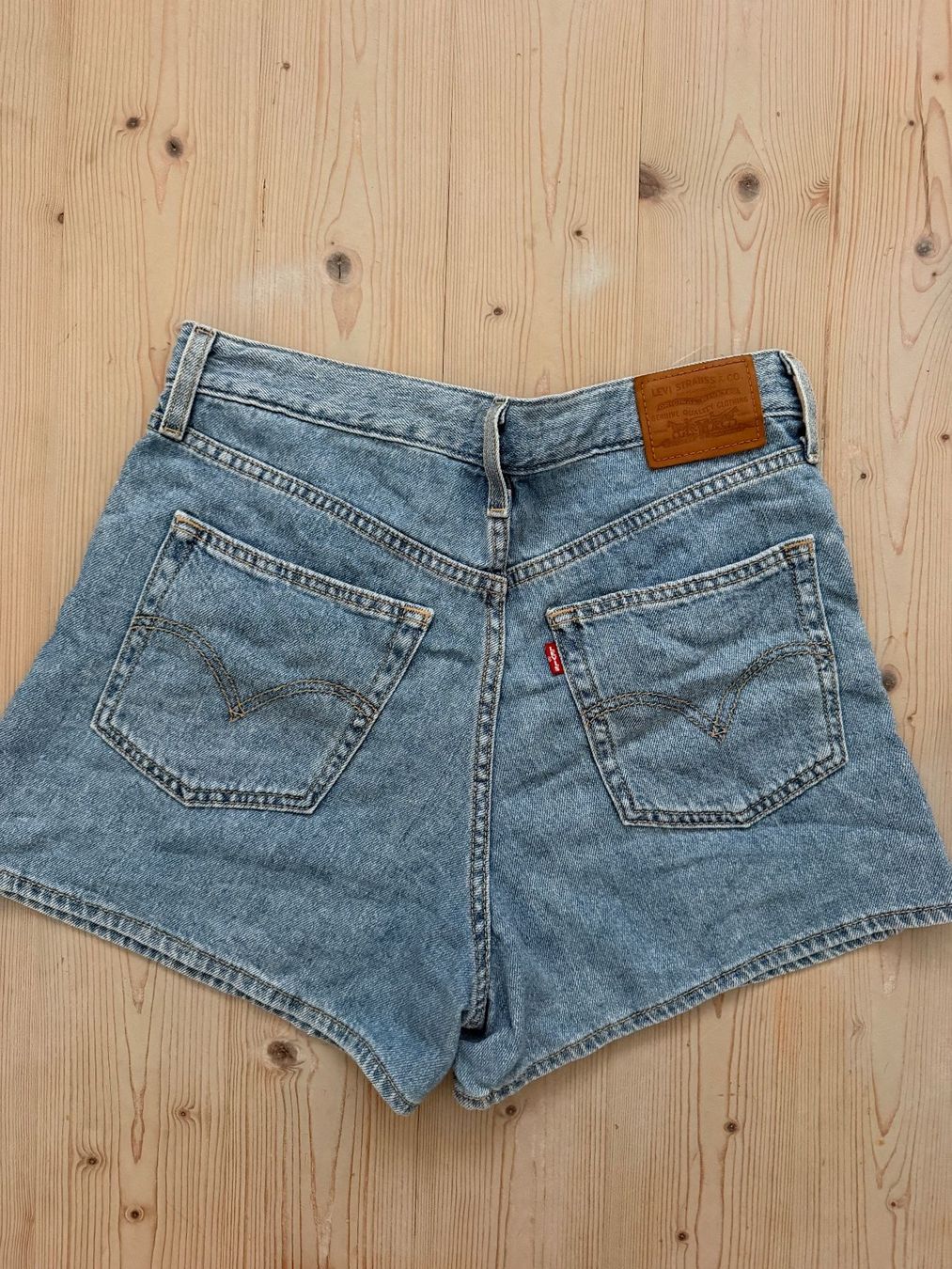 Levi's Jeans: Short en jean Levi's (size W28) – Usato da Delémont venduto da noe_2dvd 1