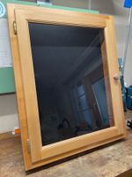 Vitrine aus Kirschholz