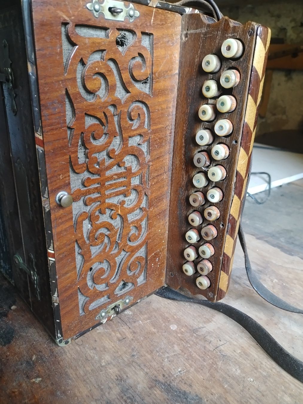 Musikinstrumente: accordéon Suisse – Gebraucht aus lignières von Fantomas43 1