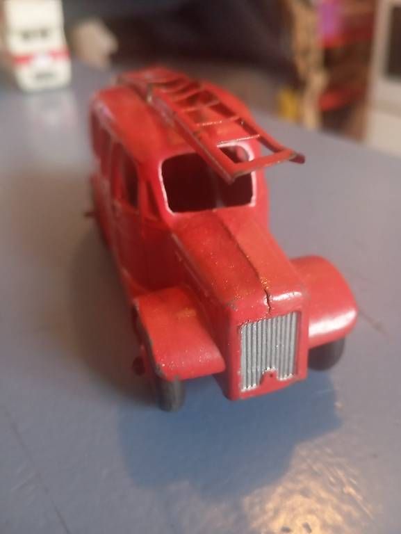 Dinky Toys Modellini d'auto: Feuerwehr dinky Toys – Usato da Basel venduto da Petergunn 3