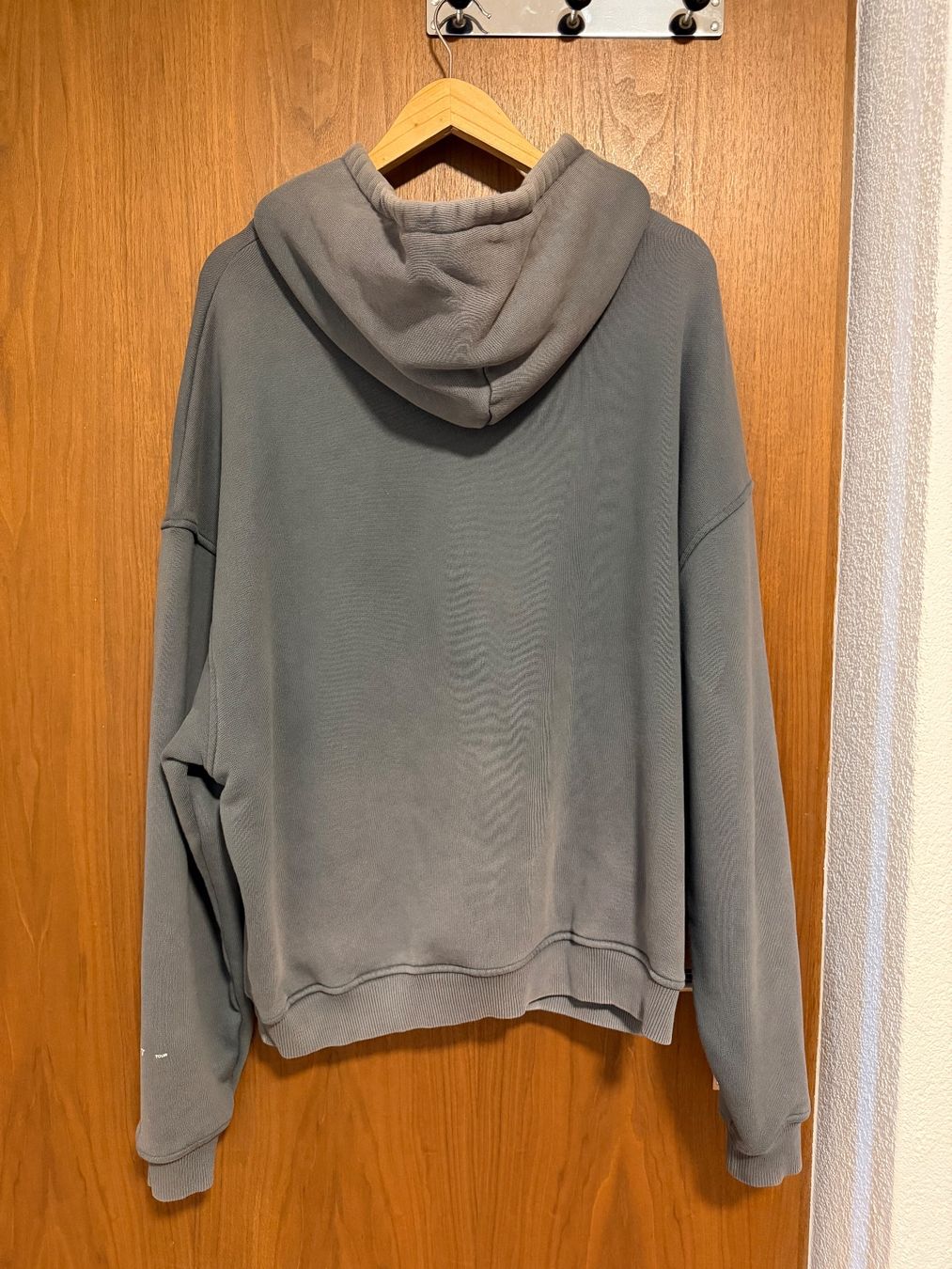 Represent Pullover & Sweatshirts: Limitierter Represent Shark Hoodie – Gebraucht aus Kloten von Sadushk 1