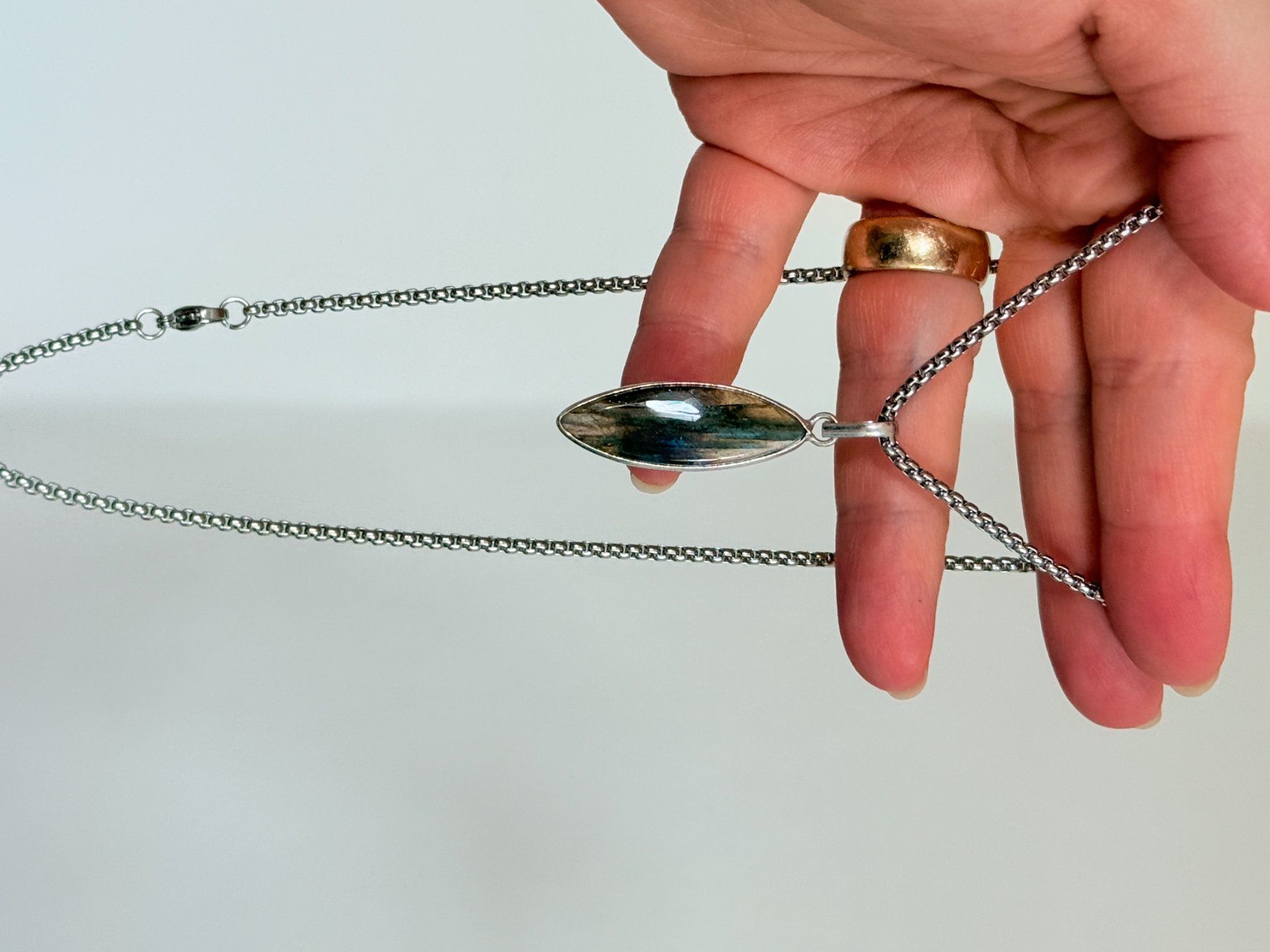 Ketten: Collier avec Labradorite – Neu und originalverpackt aus Genève von AWWA 1