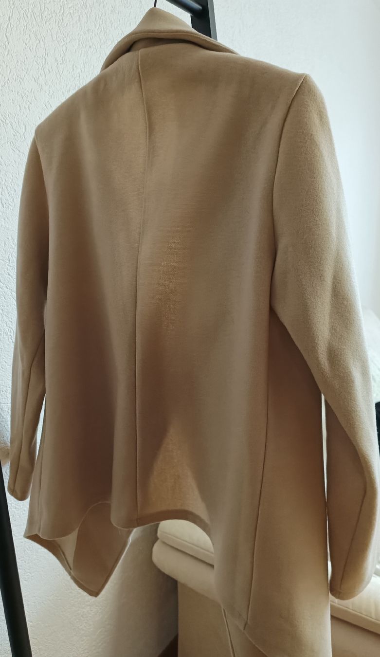 Giacche: Blazer beige asymétrique, taille 38. – Nuovo (secondo la descrizione) da Chermignon-Bas venduto da deb_vme 4