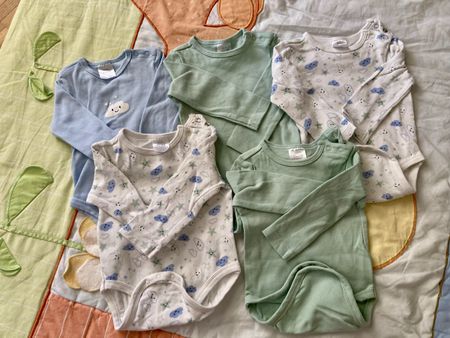 5x Bodys Grösse 62/68