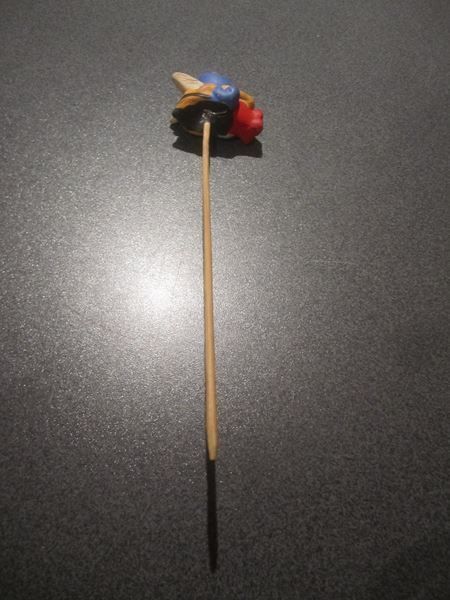 Statuette: Einsteckfigur Biene mit roter Blume – Usato da Zürich venduto da Motzkuh