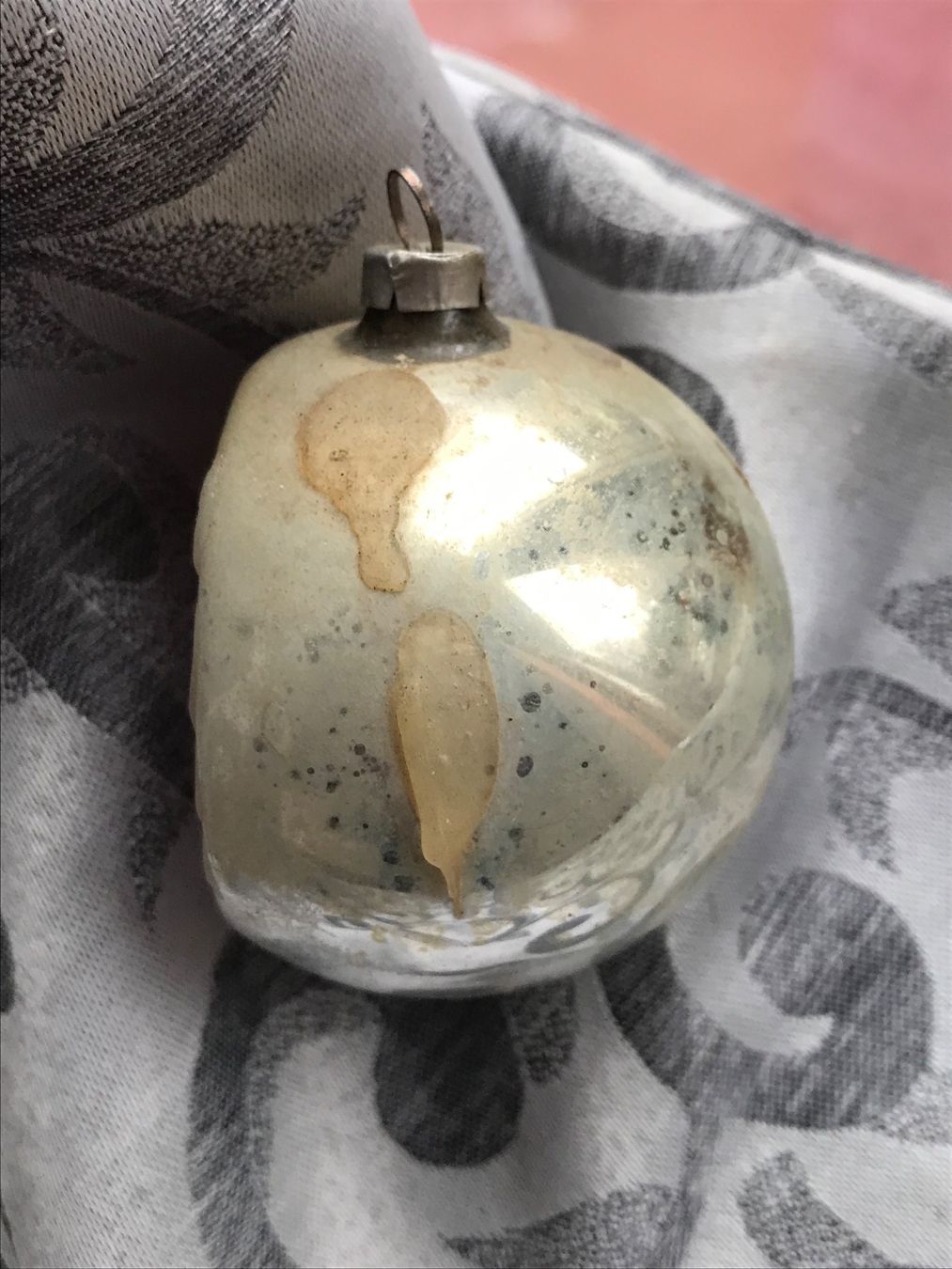 Toutes les décorations: Alter Christbaumschmuck mit Reflex , Einstich rosa-silber – D'occasion à Alpnach Dorf par marvo 1