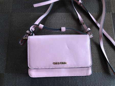 Elegante Calvin Klein Umhängetasche Rosa