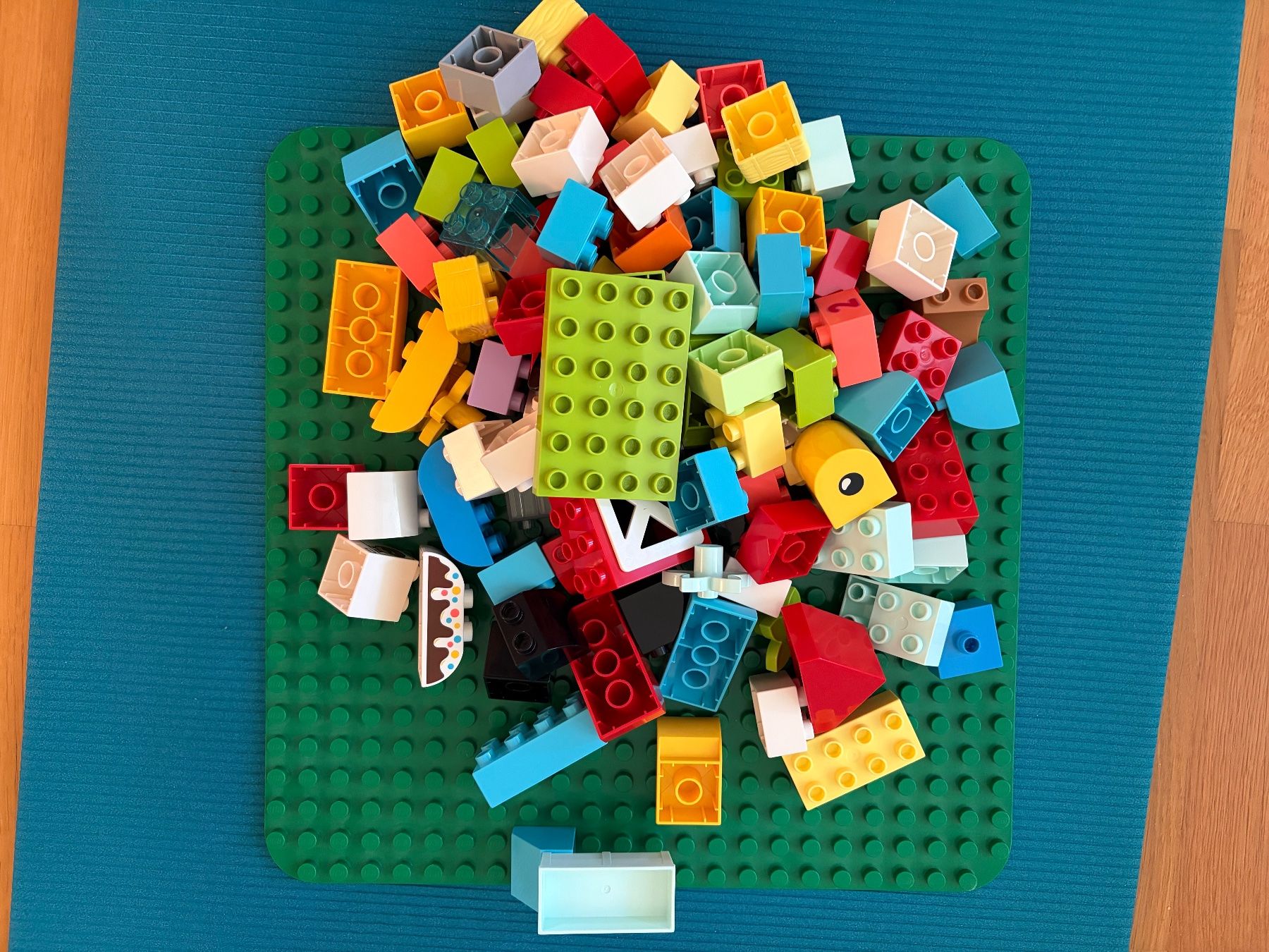 Spielzeuge: Duplo Bausteine mit Bauplatte – Gebraucht aus Baden von Daphne19 4