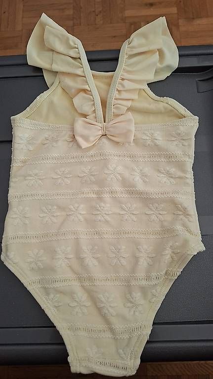 Costumi da bagno: Costume intero bambina – Usato da Pregassona venduto da eri_zwl6 1